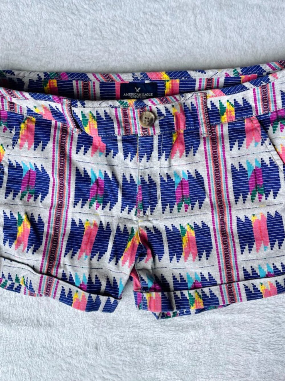 American Eagle Southwestern Aztec Print Shorts | Y2K Tribal Pattern | Size 10